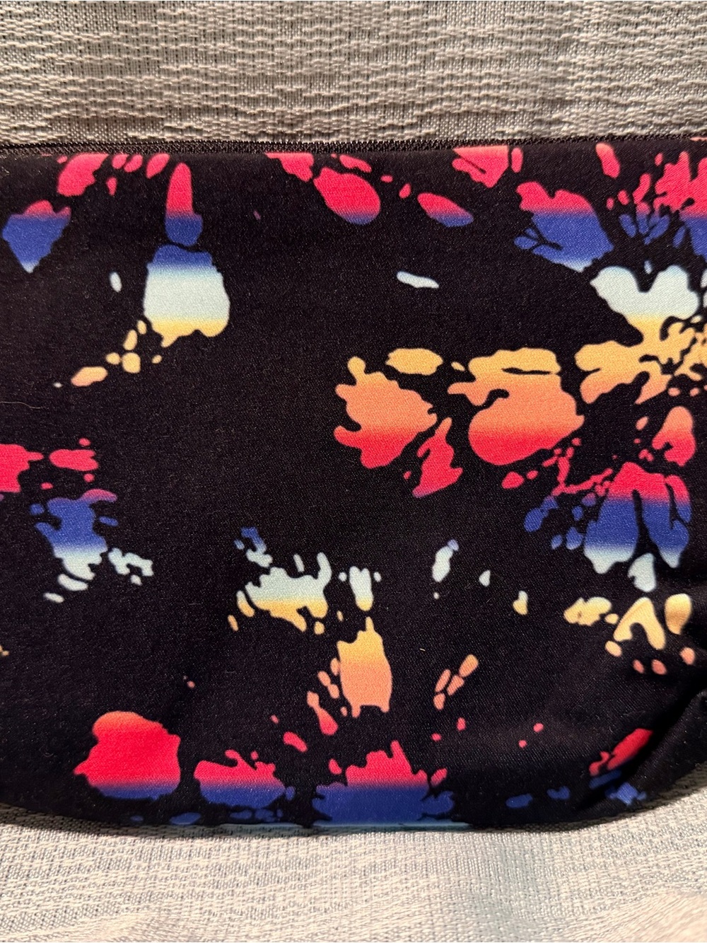🎨 Colorful Abstract Zipper Pouch — $5